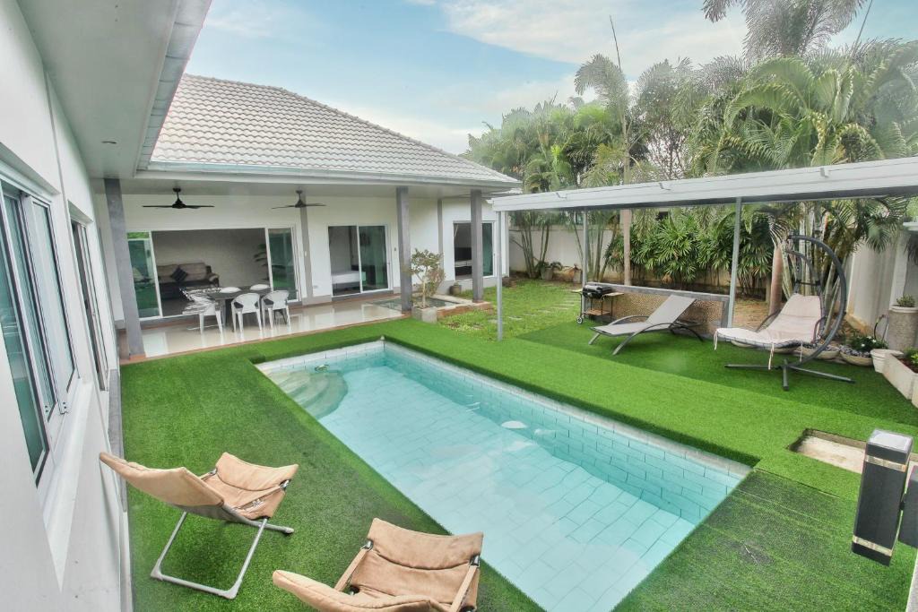 Huai Yai Villa | บ้านพักพูลวิลล่าพัทยา-ห้วยใหญ่ 3B Luxury