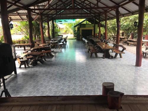 Chong Mek Resort | บ้านภูเคียงน้ำรีสอร์ท ที่พักใกล้วัดเรืองแสง