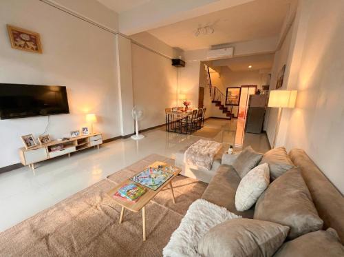 Wua Lai Villa | บ้านเงินวัวลาย BaanNgern Wualai Townhouse