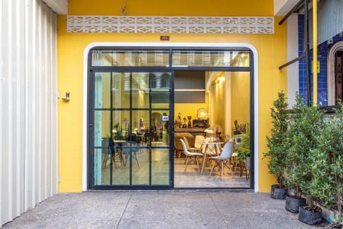 Talat Nuea Hostel | 113 Yellow House Hostel