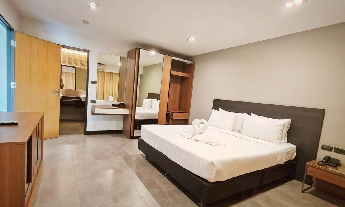 Chom Thong Hotel | 14 Living