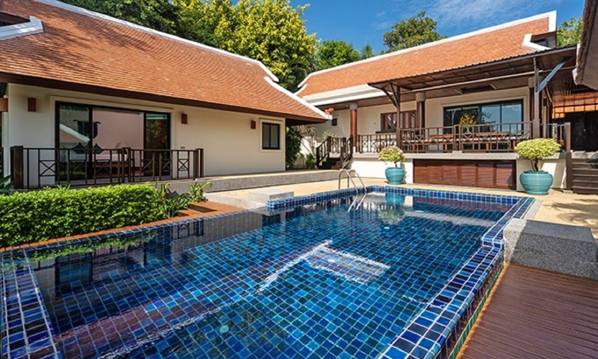 Nai Harn Villa | 3-Bedroom Lake View Pool Villa for Rent in Naiharn Beach, Phuket