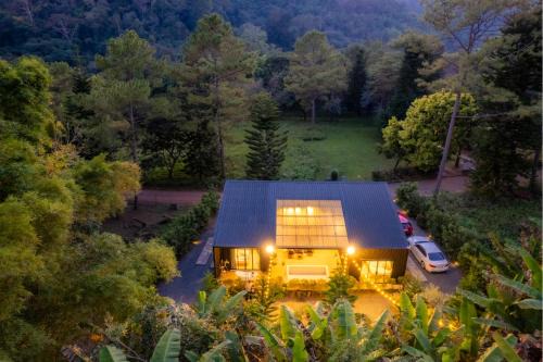 Mae Rim House | 360 Black Cabin - Mountain View & Warm Mineral Pool