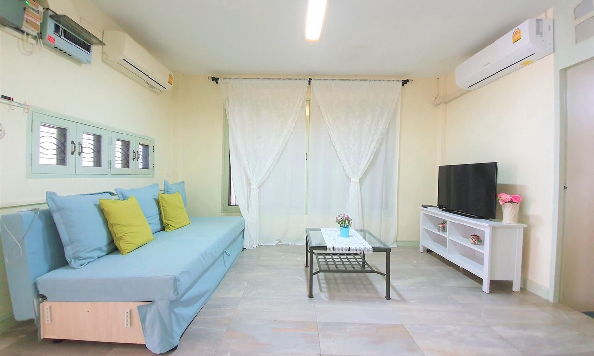 Sukhumvit House | 3BR for 9PAX Thai Colonial house near BTS Thonglor