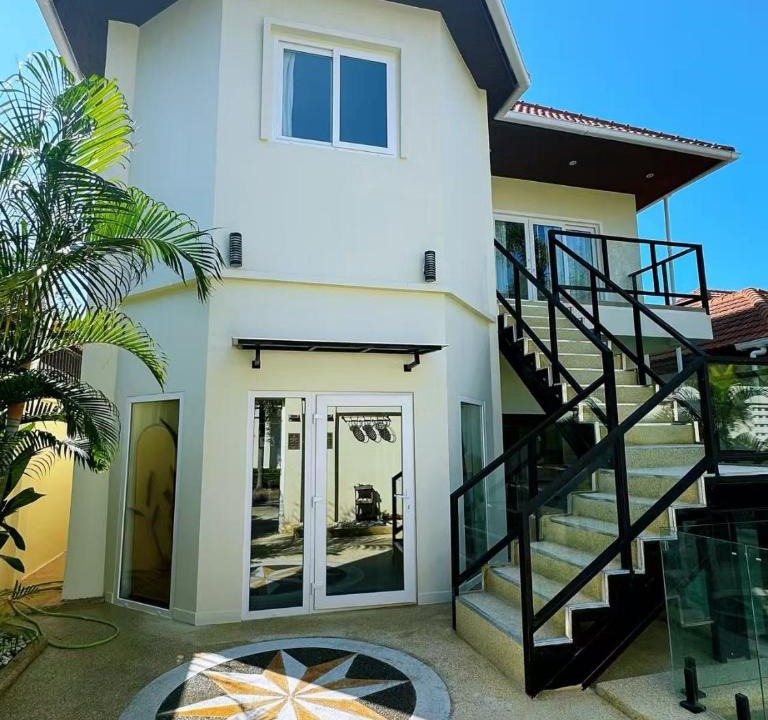 Pratumnak Hill Villa | 3BR Pool Villa Beach Access Patumnak Hill