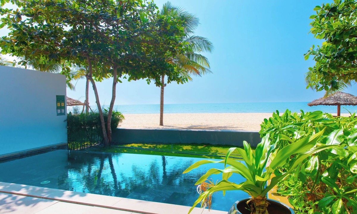 Vung Tau Villa | 4-Bedrooms BEACHFRONT villa Sanctuary Ho Tram resort, Cooking,BBQ & Pets allowed