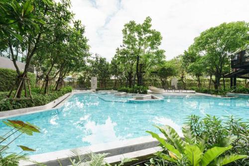 Ramkhamhaeng Apartment | 4-Ideo New Rama 9 游泳池公寓 二房二卫WiFi