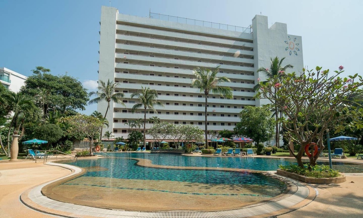Nanai Road Apartment | 5 Star Resort Patong Beach - Olympic Size Pool Gym