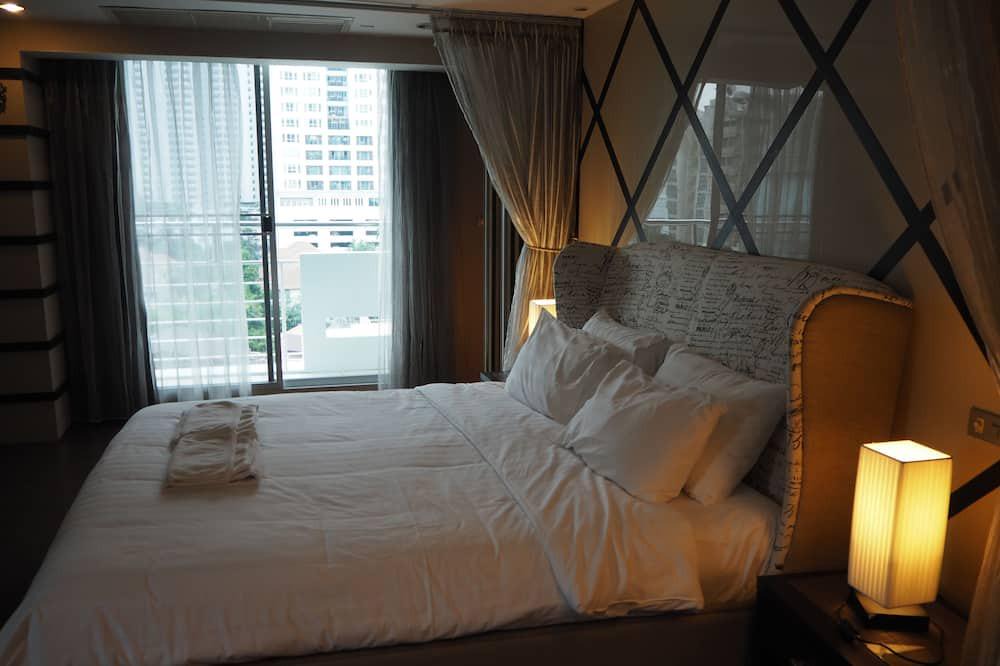 Khlong Toei Nuea Condo | 7B - 5 Bedroom Penthouse Downtown Semi Serviced Apartment with shared Pool