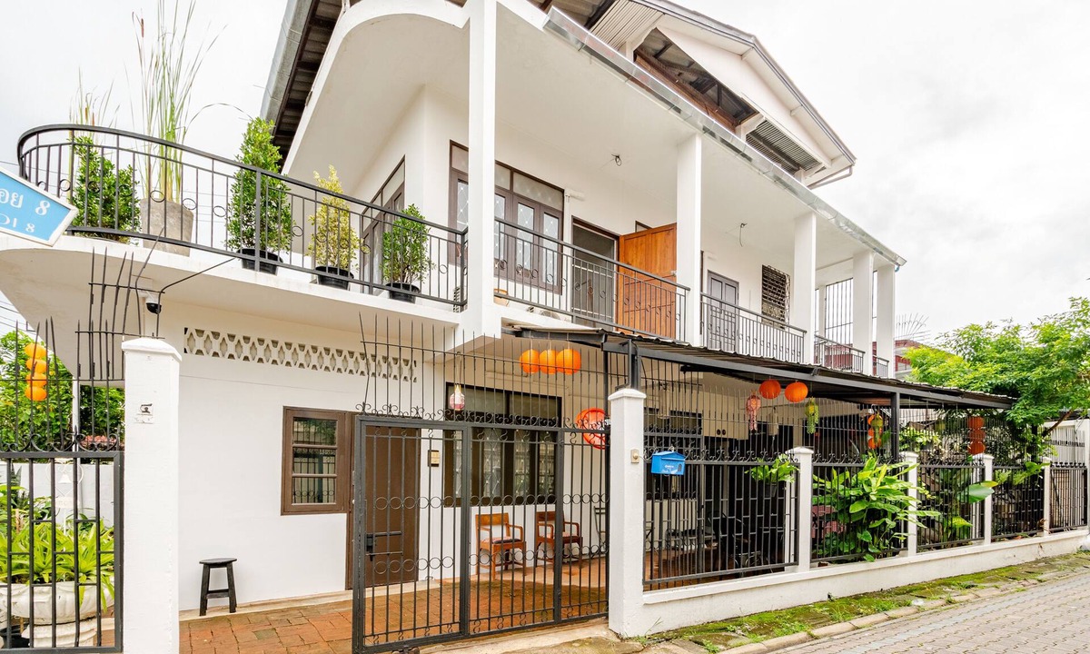 Old City Villa | 9 Pax Family Villa Mountain Sunset & temple views