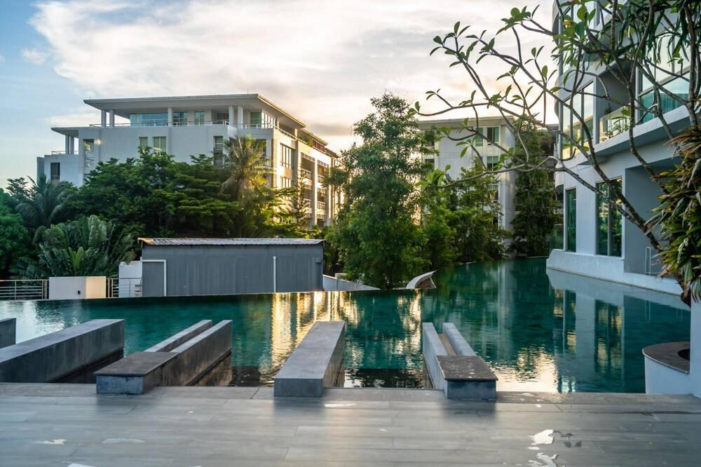 Karon Apartment | Ark102 -Stylish apartment with direct pool access