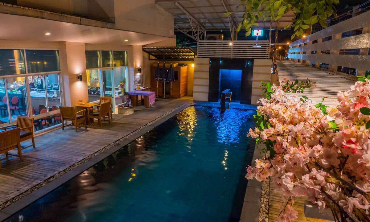Ratchadaphisek Hotel | Atrium Boutique Hotel