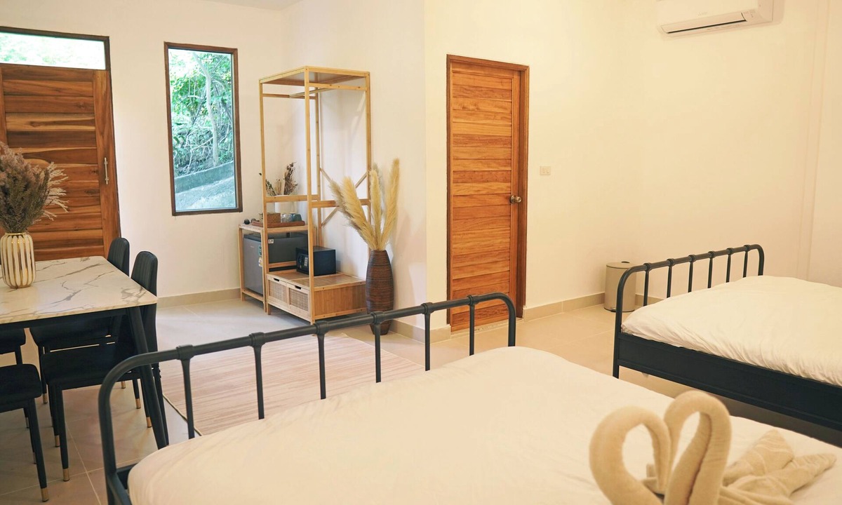 Thong Sala Hotel | Aura Koh Tao
