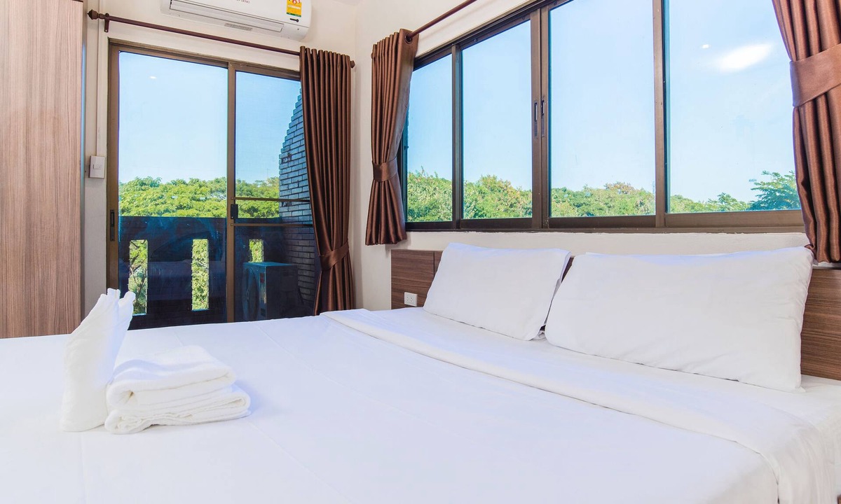 Hai Ya Hotel | B2 Airport Boutique & Budget Hotel