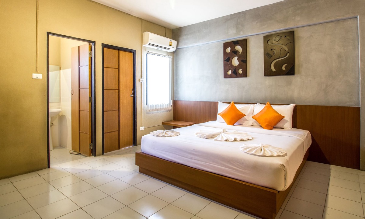 Chang Phueak Hotel | B2 Santitham (Wat Jed Yod) Boutique & Budget Hotel