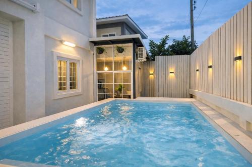 Warin Chamrap House | Baan Hug Ubon - Private Pool House - Warinchamrap