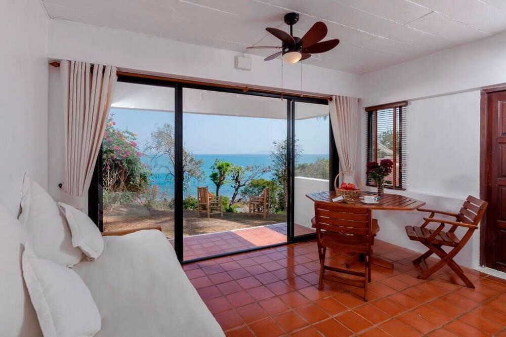 Rawai Villa | Baan Khunying – Secluded Phuket Beachfront Villa