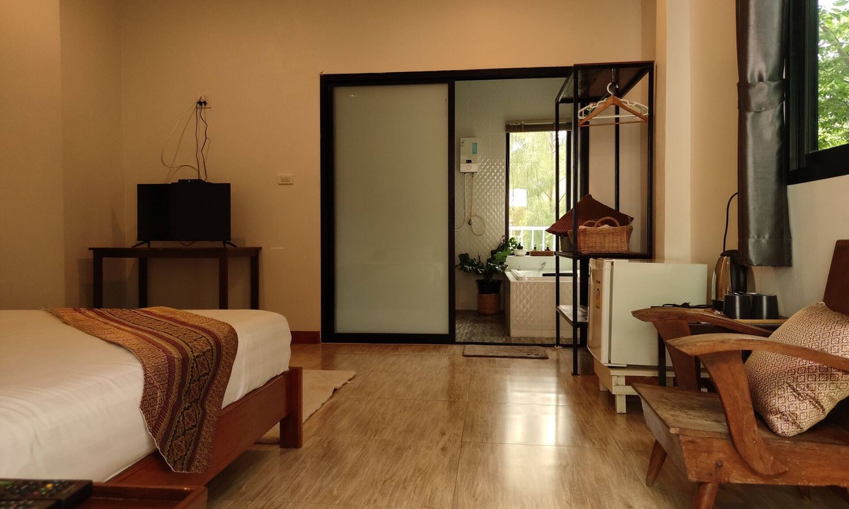 Ban Pong Hostel | BaanPaa Resort