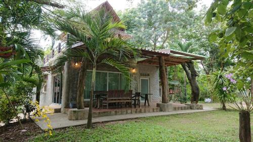 Suan Phueng Resort | Baantantara
