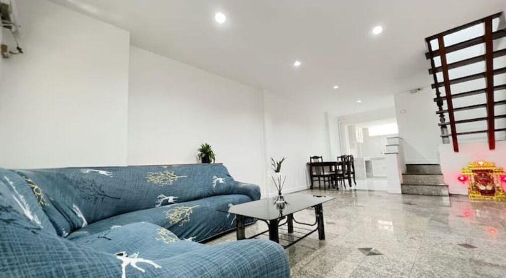 Ban Chang Lo House | Bangkok Private–Cheerful–WFH 4 bedrooms + Parking