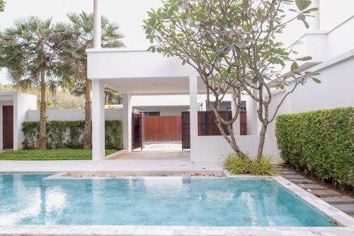 Choeng Thale Villa | Bangtao Modern Luxury 3-Bd Villa near Laguna Park