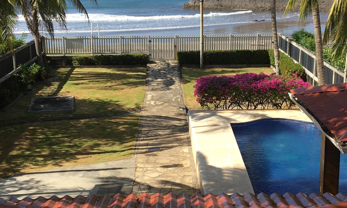 El Transito House | Beach Front House in Tránsito Beach , 5-Bedrooms, AC ,with Beachfront Pool.