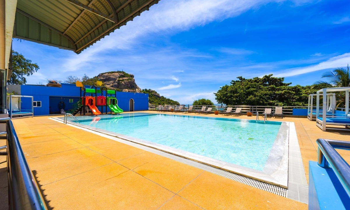Khao Takiab Condo | Beachfront 2 bed Condo with Seaview! (BW2)