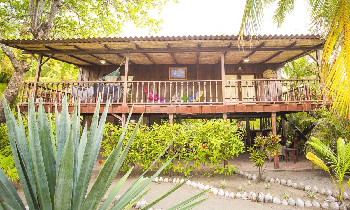 Mechapa House | Beachfront Adventure + Comfort! Walk to fishing village!