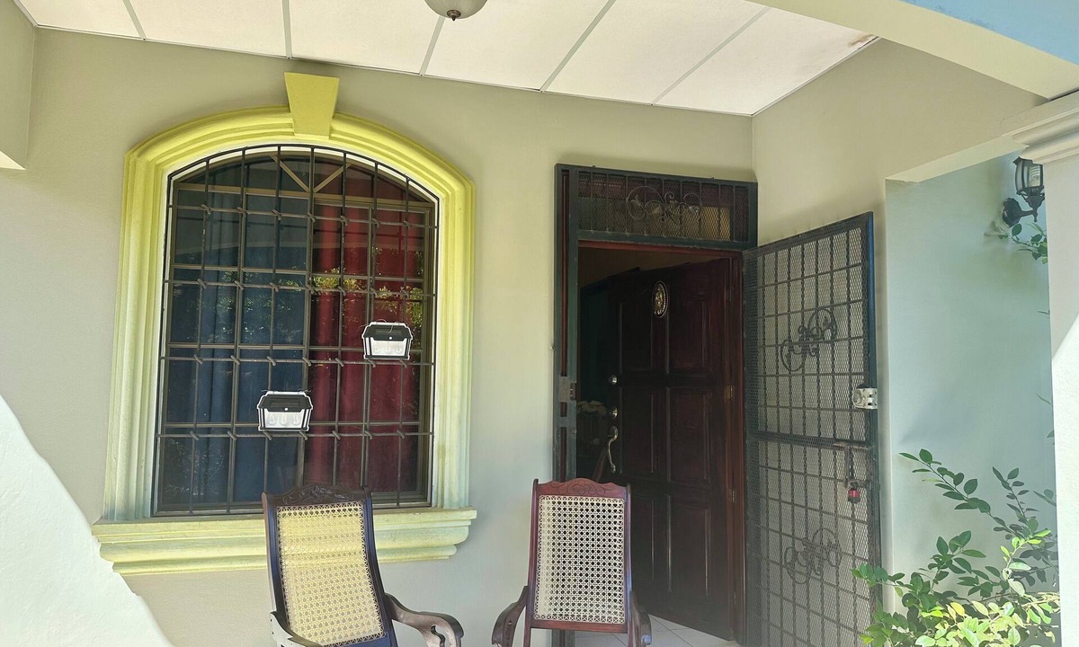 Leon Bed & Breakfast | Beautiful bedroom shared house in charming León awaits you