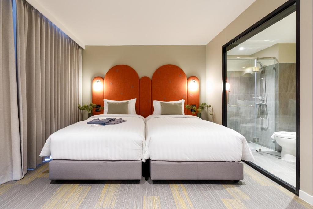 Chom Phon Hotel | Benjarong Hotel Bangkok Ratchada