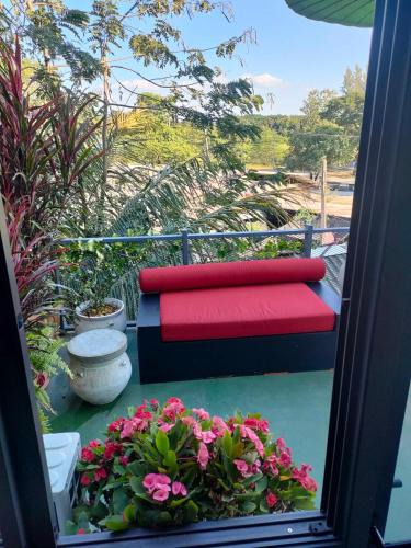 Chaiyasathan Apartment | Brianna Balcony Apartment