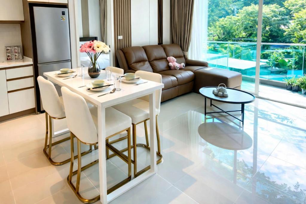 Phuket Apartment | Bright Modern 2BR Condo Near Central with Pool, Gym & Mountain View