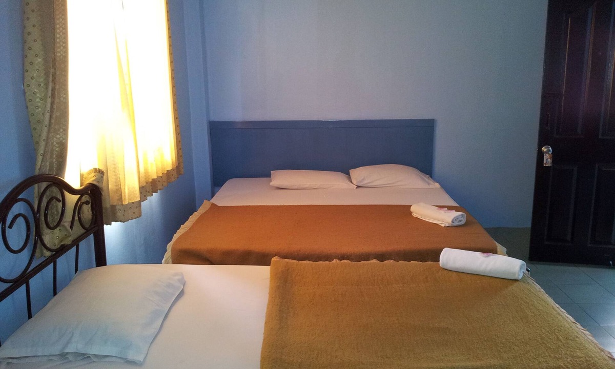 Bang Rak Hotel | Centaur Inn