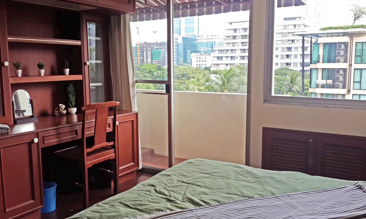 Ploenchit Apartment | Center of Bangkok, Walk to Erawan, Moder