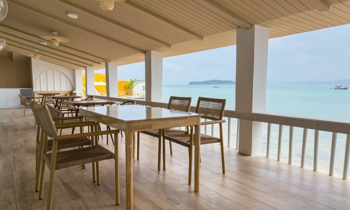 Koh Lan Hotel | Charinn Kohlarn
