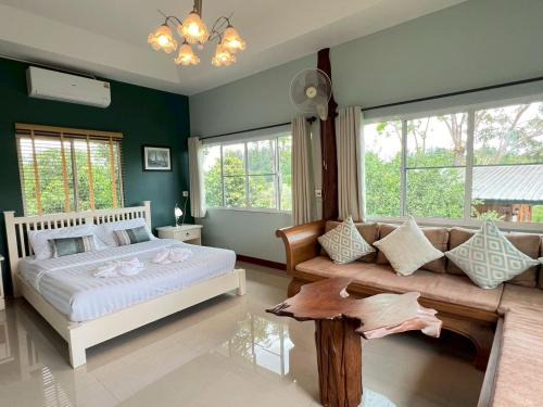 Ban Kluai House | Coco farm stay Suanphueng