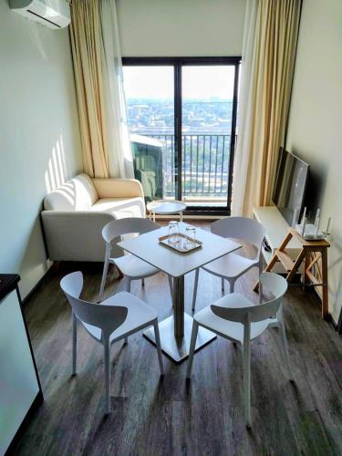 Talat Phlu Apartment | Cozy Apartment at BTS Wutthakat Icon Siam, Bangkok