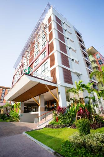 Noen Phra Hotel | Crystal Jade Hotel
