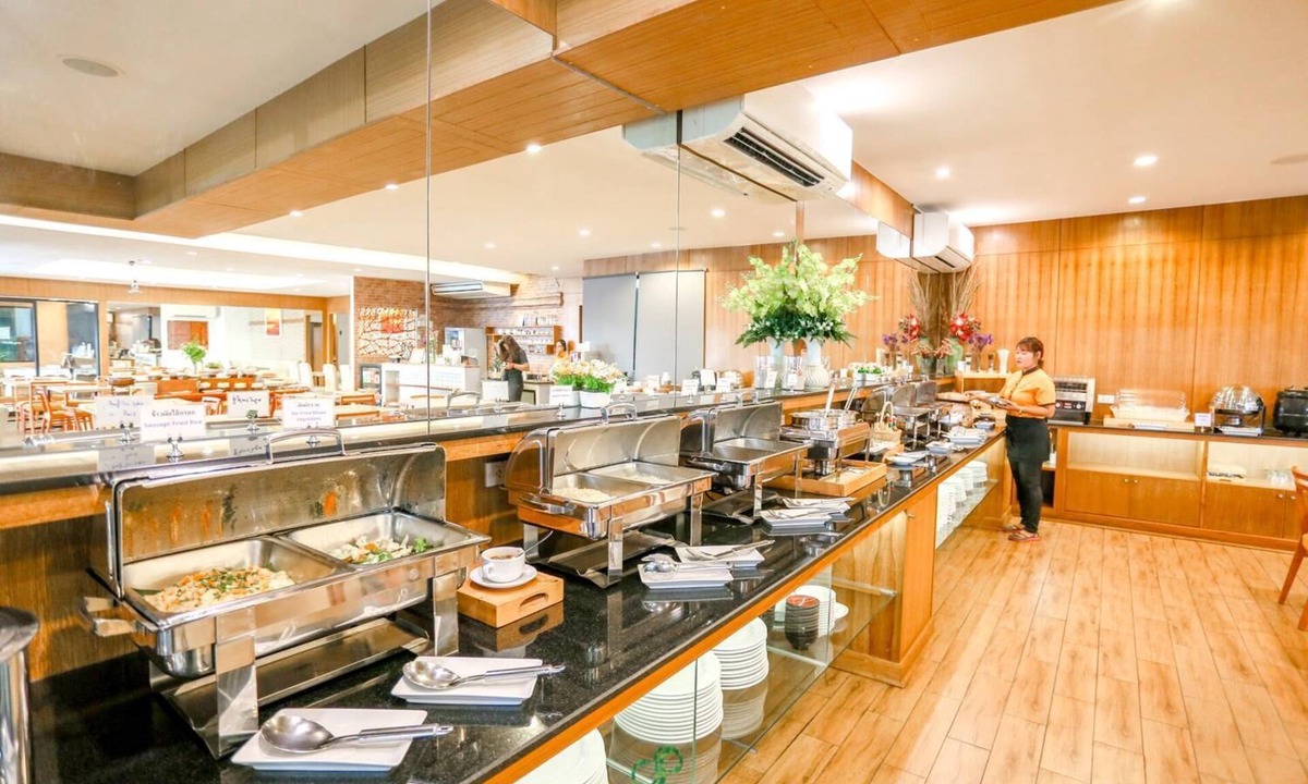 Noen Phra Hotel | Crystal Jade Hotel