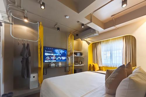 Thapae Hotel | DAY & NIGHT by THE MOMENT