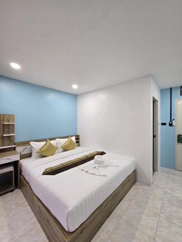 Patong Hotel | DreamNest Patong Hotel, Patong Beach