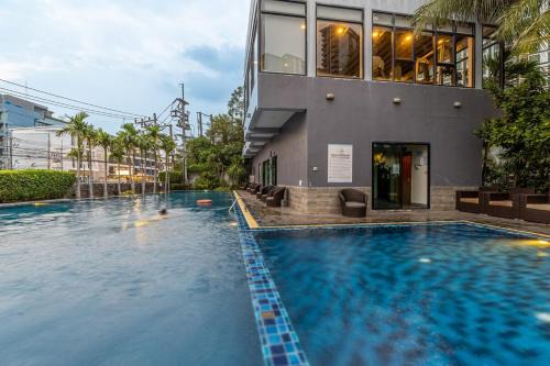 Nong Chaeng Apartment | Dusit grand condo view
