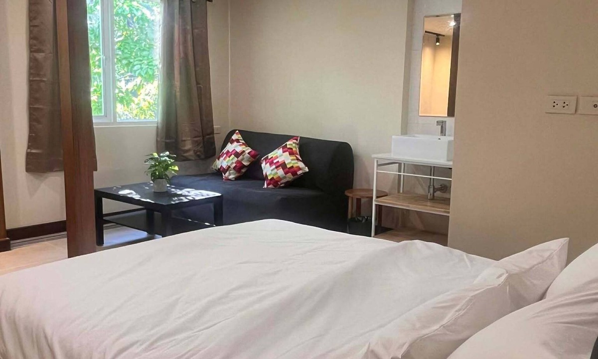 Embassy District House | EAIN WORKplusSTAY