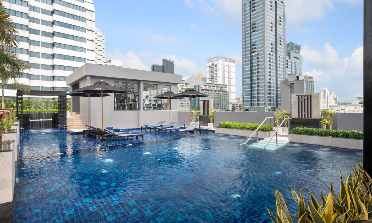 Nana Hotel | Eleven Bangkok Sukhumvit 11 by Kingston Hotels
