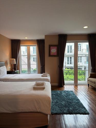 Bangkok Central Business District House | Entire 3Bedroom Townhome, shared swimming pool in Sukhumvit, 2943