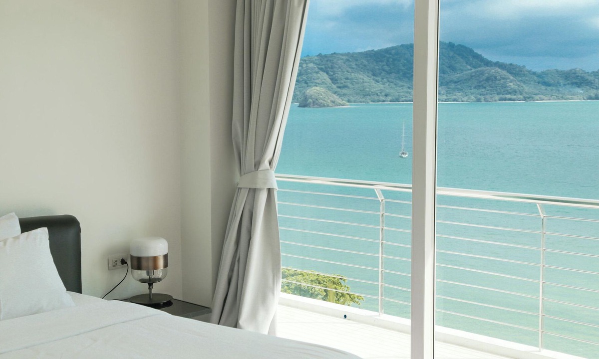Wichit Condo | Family Friendly Luxury Pool Beachfront Penthouse, Amazing Seaview & Sunsets