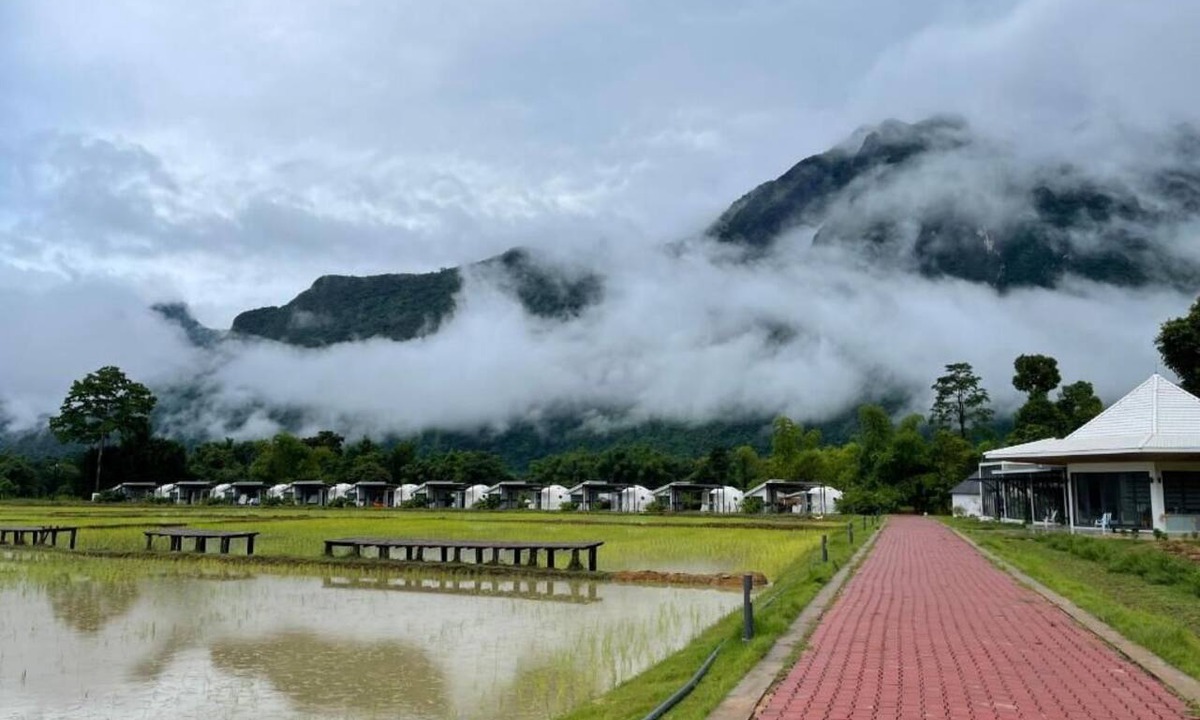 Vang Vieng Hotel | Family Land Camping Resort