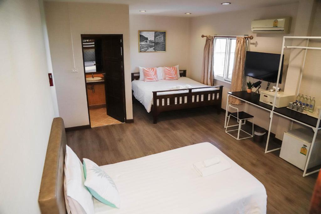 Old City Apartment | Family Room for 5 pax near Thapae Gate