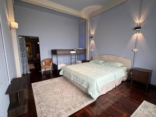 Wang Burapha Phirom House | Family Room near Chinatown