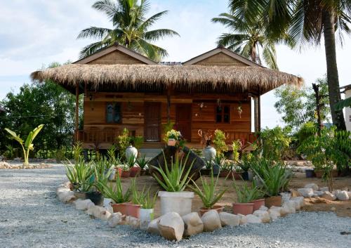 Traeuy Kaoh House | Fish Island Bungalows